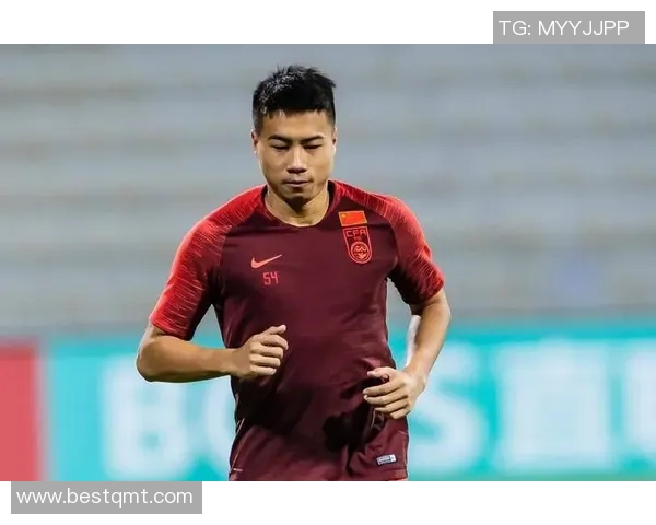 足球队长杨帆带领球队勇闯赛场展现不屈精神与团队力量